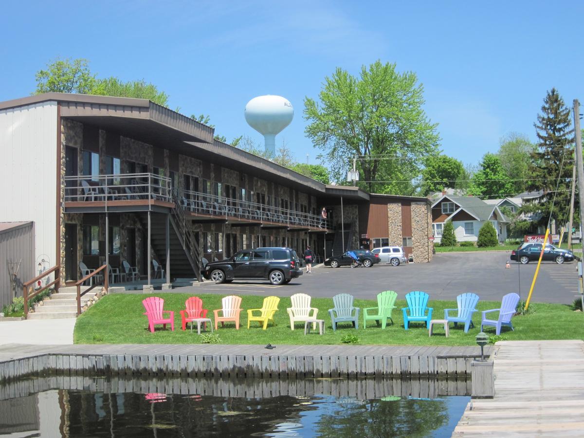 Otter Creek Inn Alexandria Bay Exterior photo