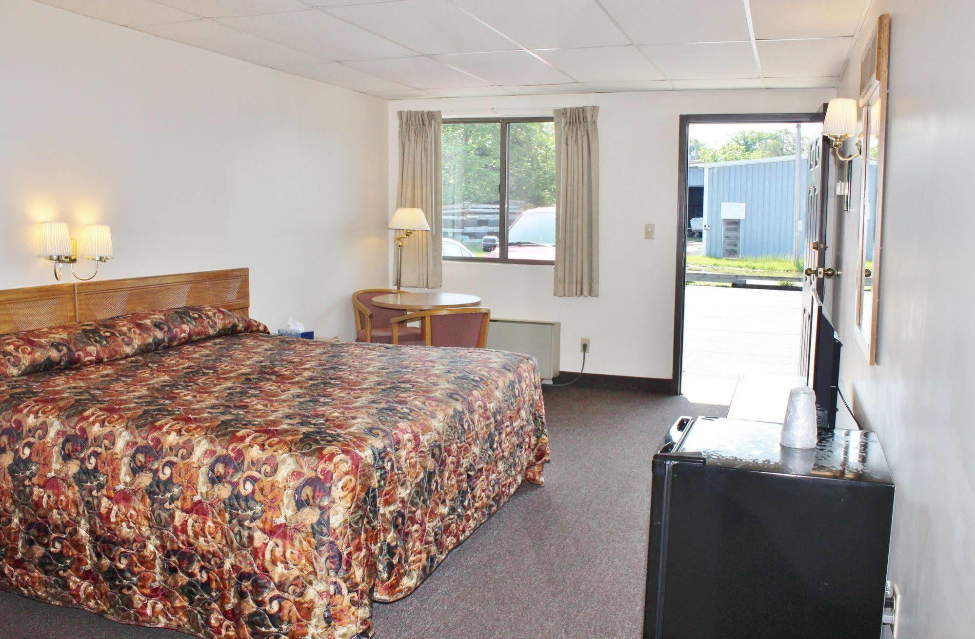 Otter Creek Inn Alexandria Bay Exterior photo
